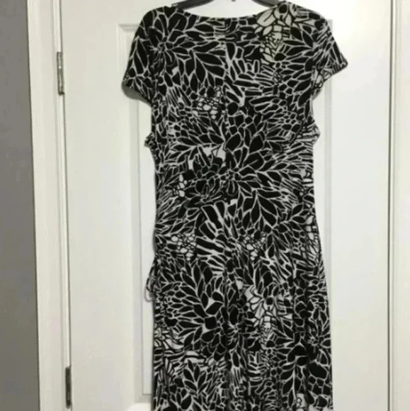 Evan-Picone Black White Print Faux Wrap Dress - Picture 2 of 3